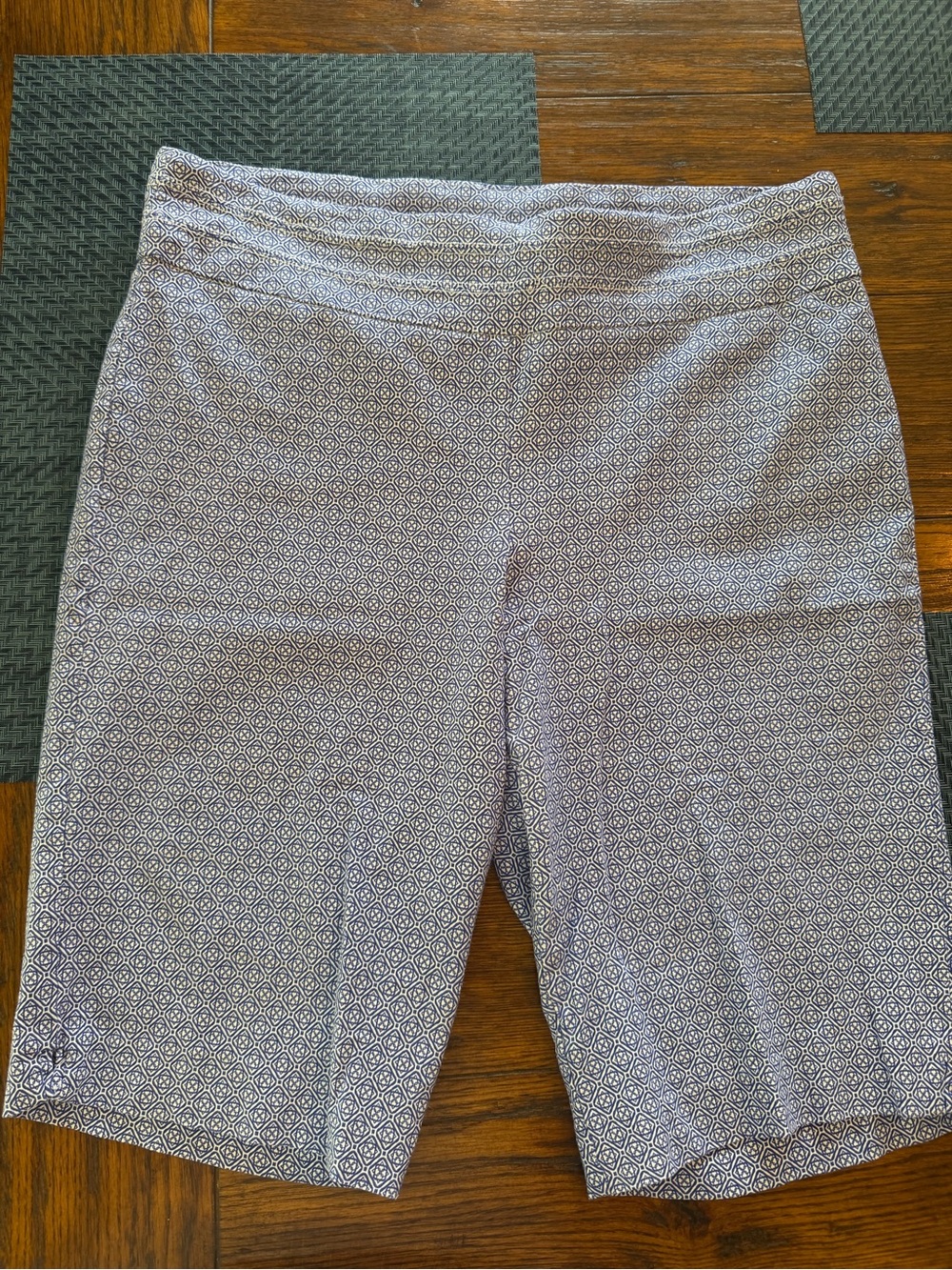 Briggs New York White and Blue Geometric Bermuda Shorts
